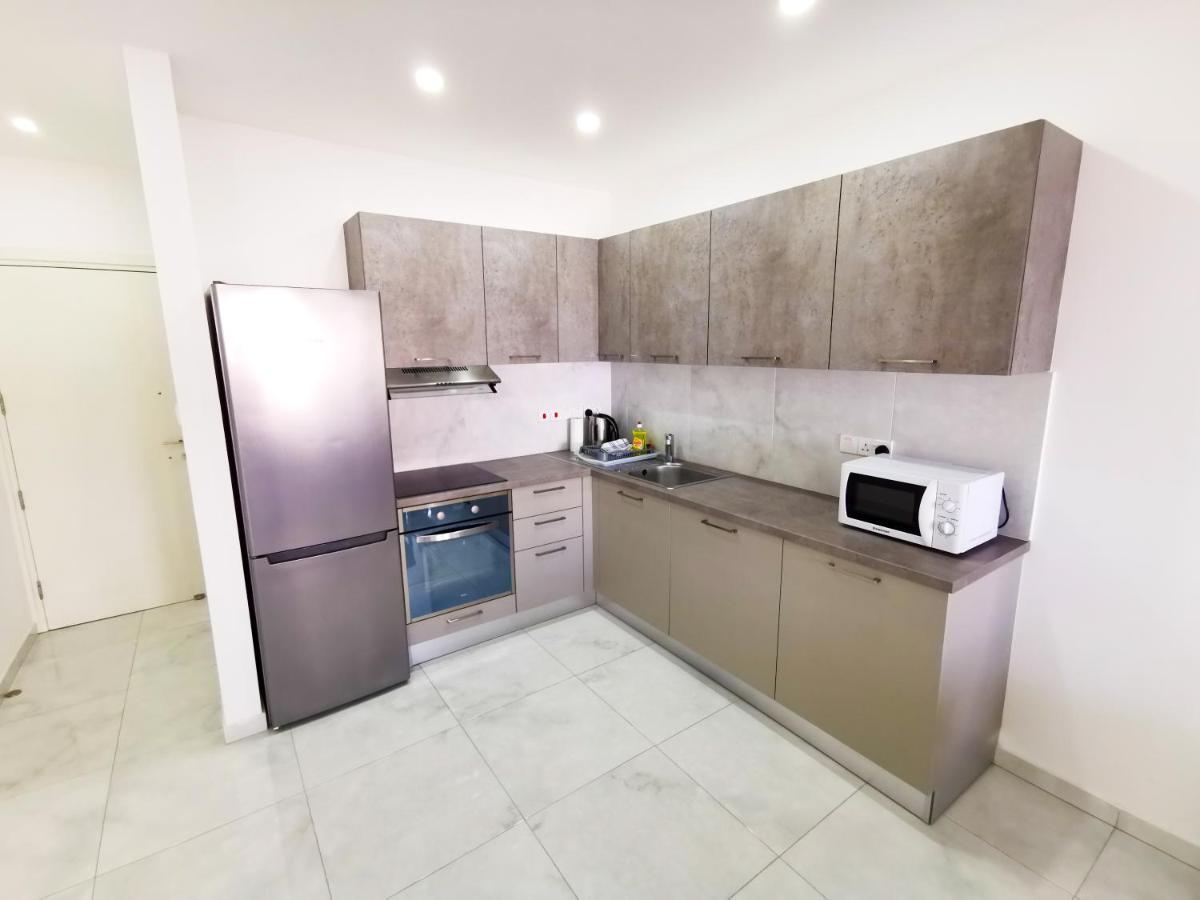 Sunny Daze Seaview Apartment Larnaca Luaran gambar